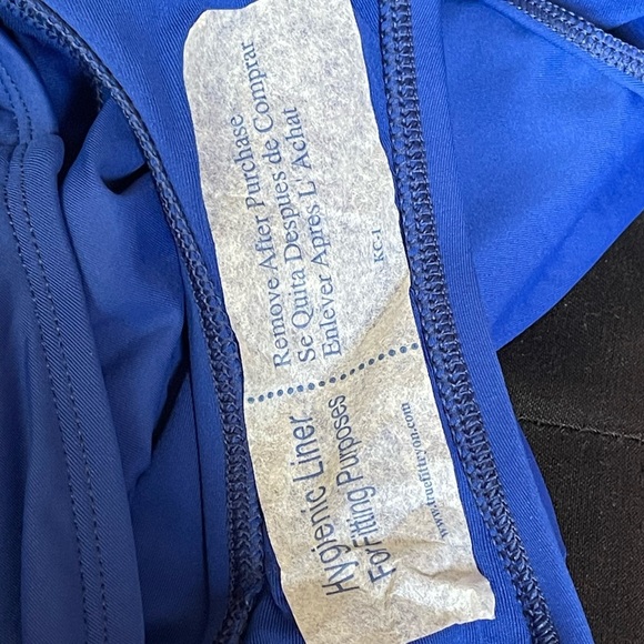 La Blanca Blue Women One Piece
Swimsuit Sexy One Shoulder size 16 - Picture 15 of 15